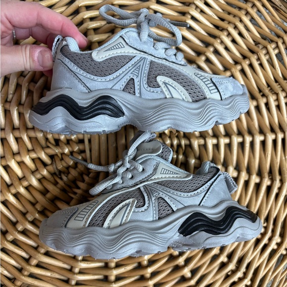 Toddler Chunky Grey Black Lace Up Velcro Sneakers Size 8.5 - Picture 6 of 11